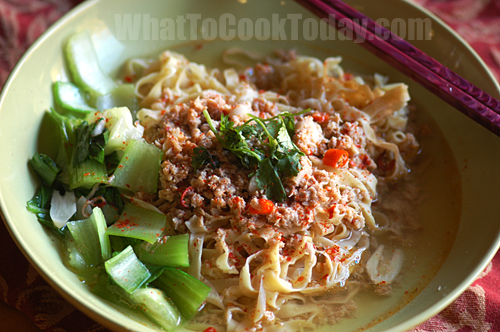 SPICY CHICKEN NOODLE SOUP / MIE AYAM PEDAS SPICY CHICKEN NOODLE SOUP / MIE AYAM PEDAS