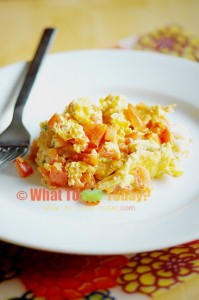 MEXICAN-STYLE SCRAMBLED EGGS/ HUEVOS A LA MEXICANA
