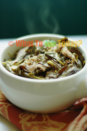 COLLARD GREENS WITH PORK