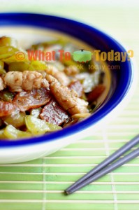 FARMHOUSE STIR-FRIED PORK WITH GREEN PEPPERS/ 農 家 炒 肉