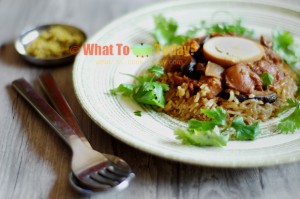 INDONESIAN STEAMED RICE WITH CHICKEN / NASI TIM AYAM