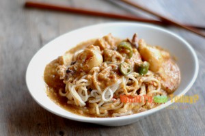 RICE NOODLE WITH PEANUT SAUCE/ SATAY BEE HOON