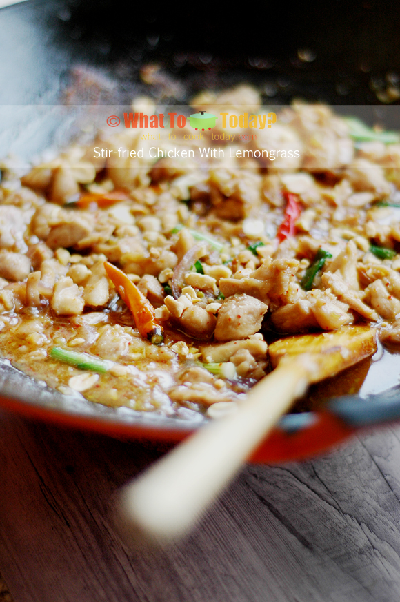 STIR-FRIED CHICKEN WITH LEMONGRASS