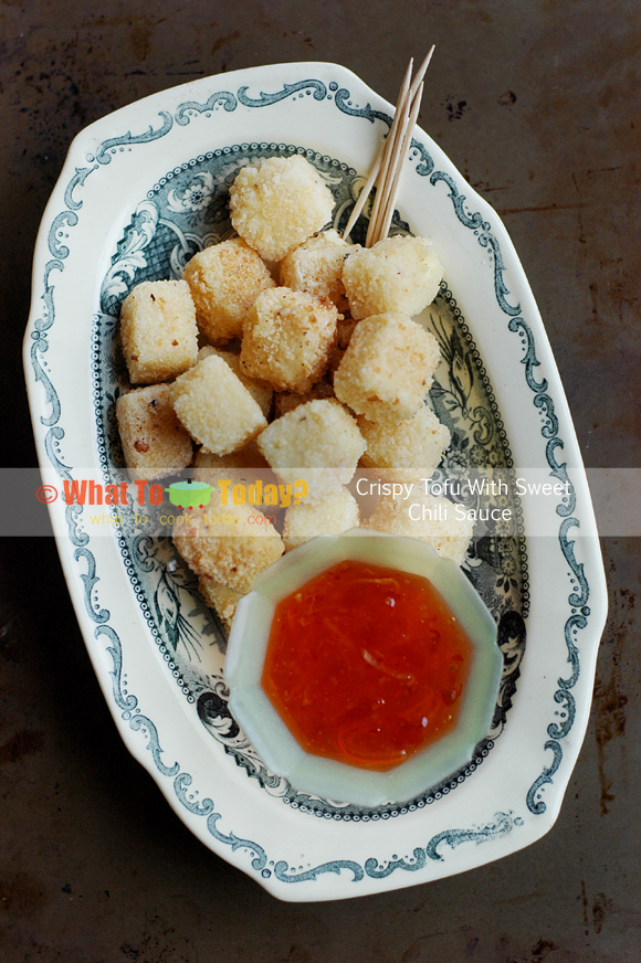CRISPY TOFU CUBES WITH SWEET CHILI SAUCE CRISPY TOFU CUBES WITH SWEET CHILI SAUCE