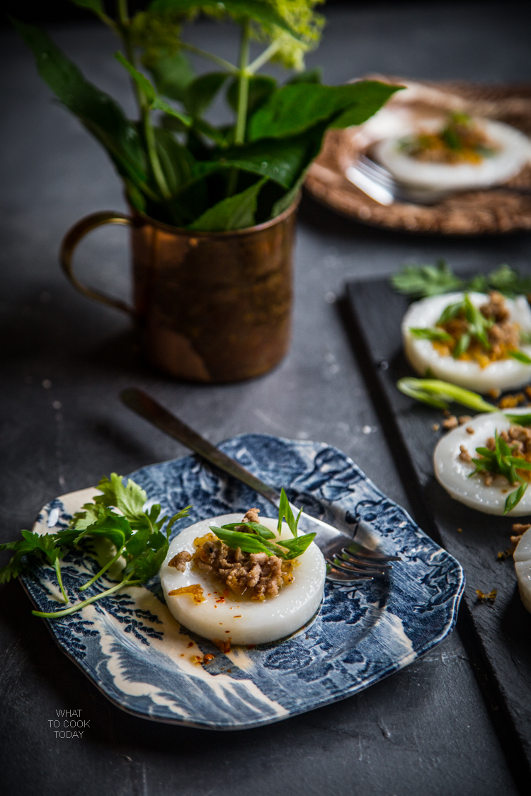 Banh beo (Vietnamese steamed rice cakes/Water-fern cakes)