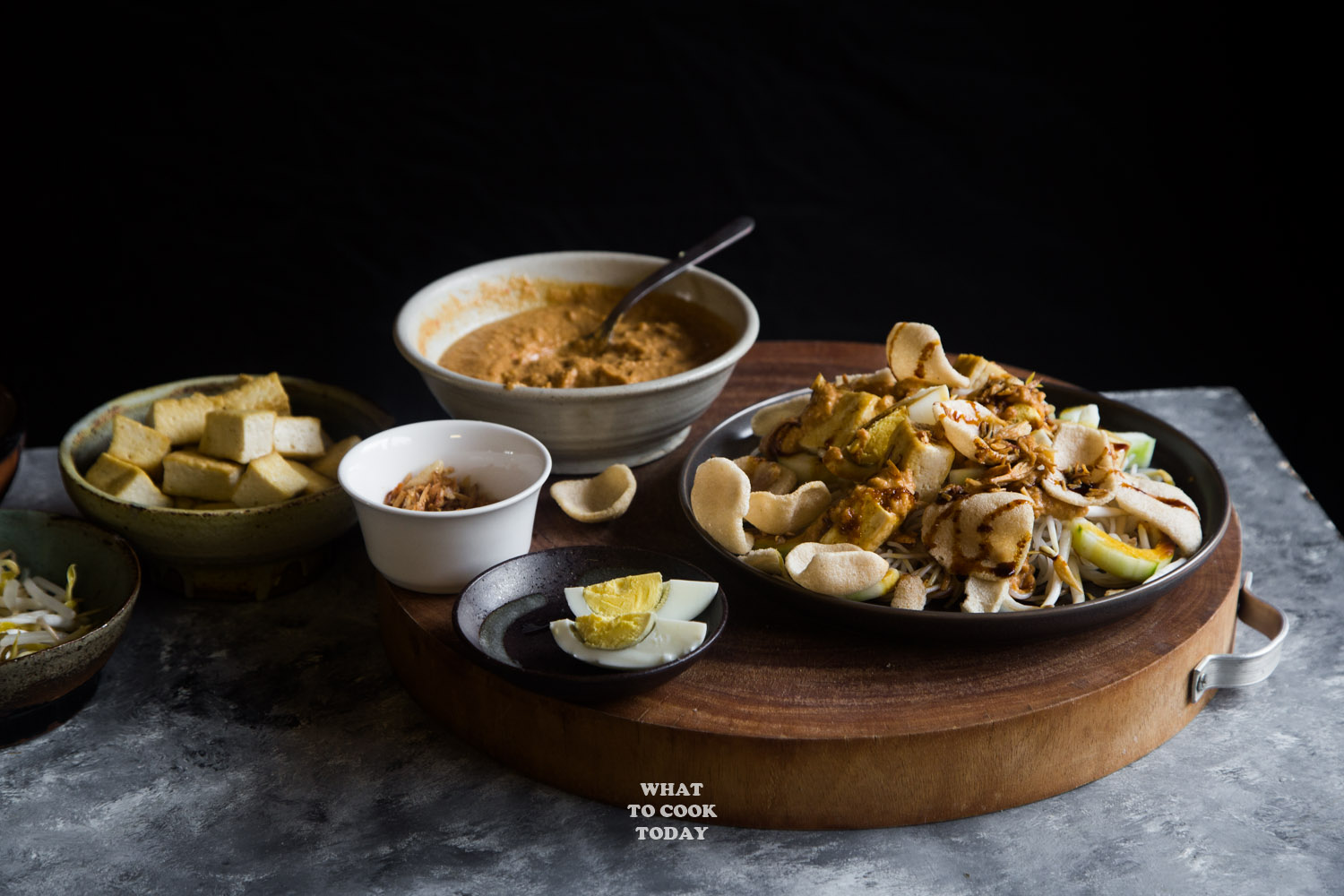 Ketoprak / Vermicelli tofu salad and peanut dressing