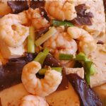 Shrimp stir-fry with tofu and ear mushroom