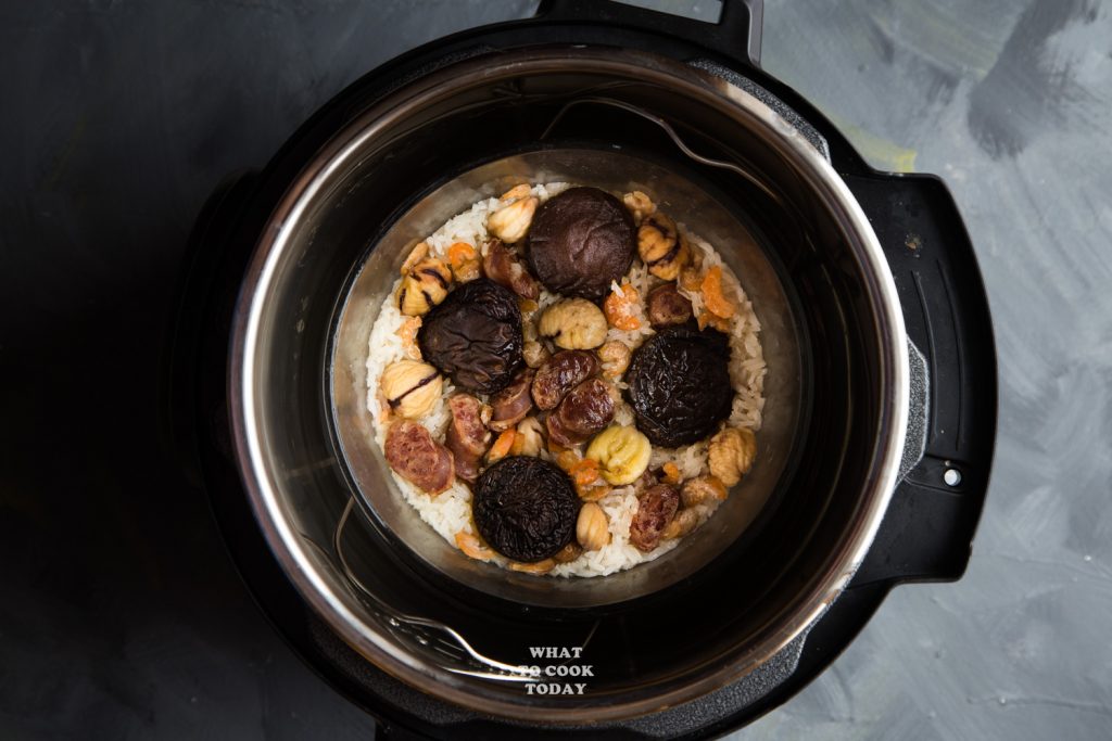 Easy Pressure Cooker Lo Mai Gai (Steamed Sticky Rice with Chicken)