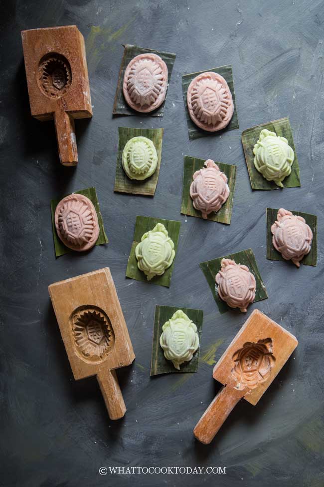 Easy Ang Ku Kueh with Mung Bean Paste (Tortoise Kueh) - Natural Colors