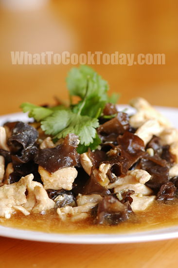 CHICKEN WITH WOOD EAR MUSHROOM 