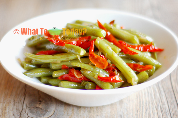 STIR-FRIED GREEN BEANS WITH CHILI
