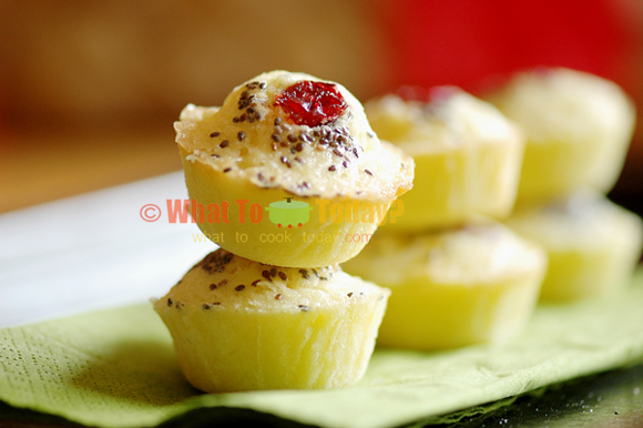 RICE FLOUR MUFFIN-CAKES WITH CHIA SEEDS