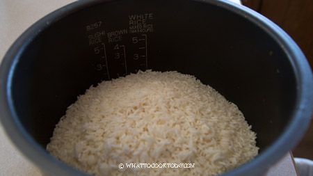 https://whattocooktoday.com/wp-content/uploads/2012/10/clay-pot-rice-7.jpg