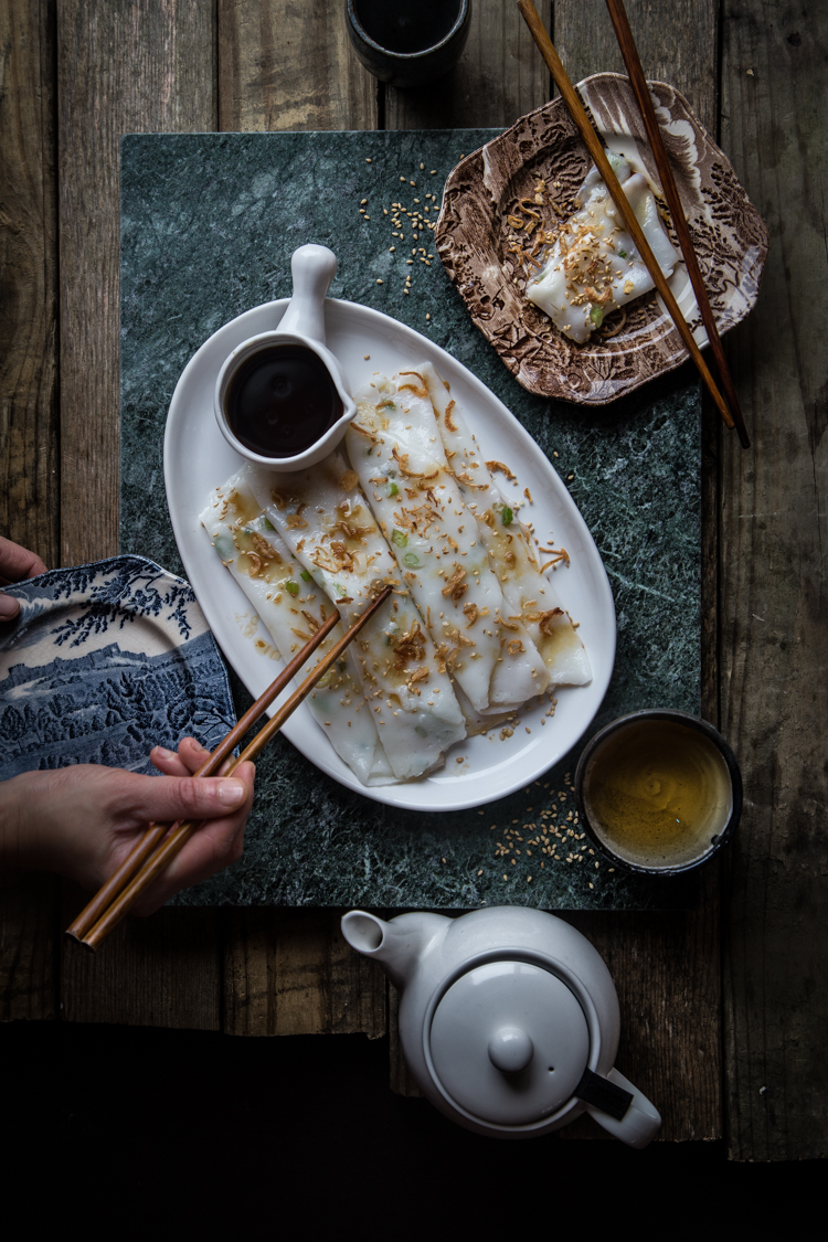 chee cheong fun / cheung fun 肠粉 (steamed rice rolls)