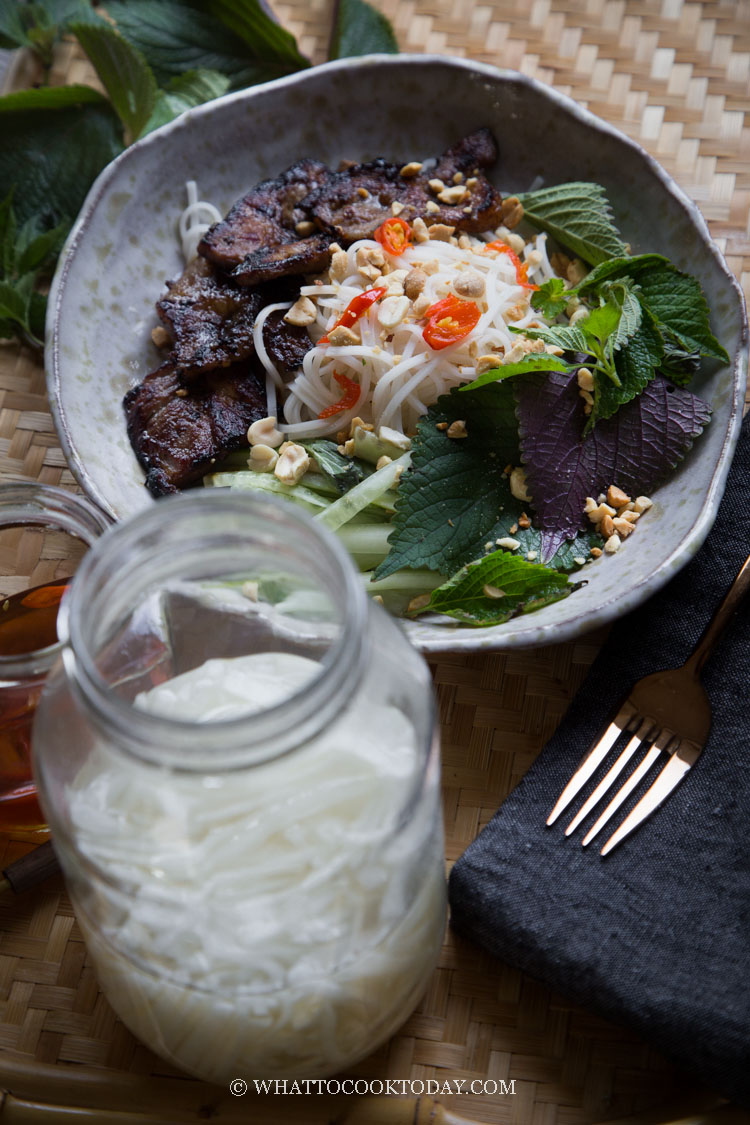 Bun Thit Nuong (Vietnamese Grilled Pork Rice Vermicelli Noodles)