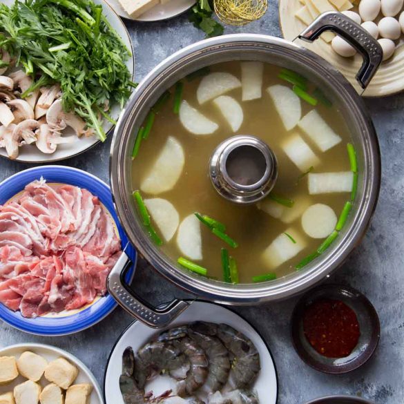 How To Prepare Easy Chinese Steamboat /Hot Pot At Home