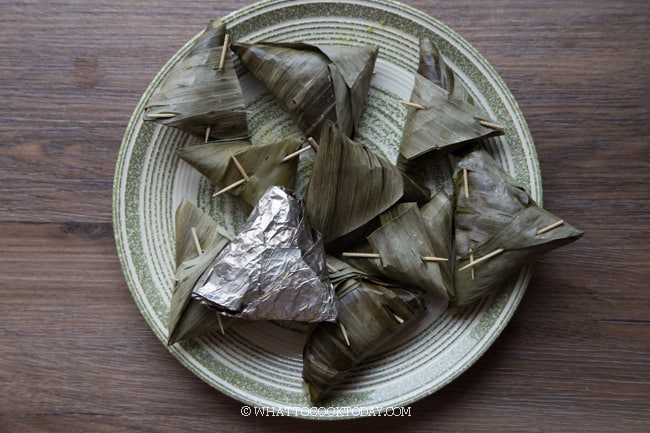 Kue Lupis Ketan / Sticky Rice Dumplings (Pressure Cooker or Boiling Method)