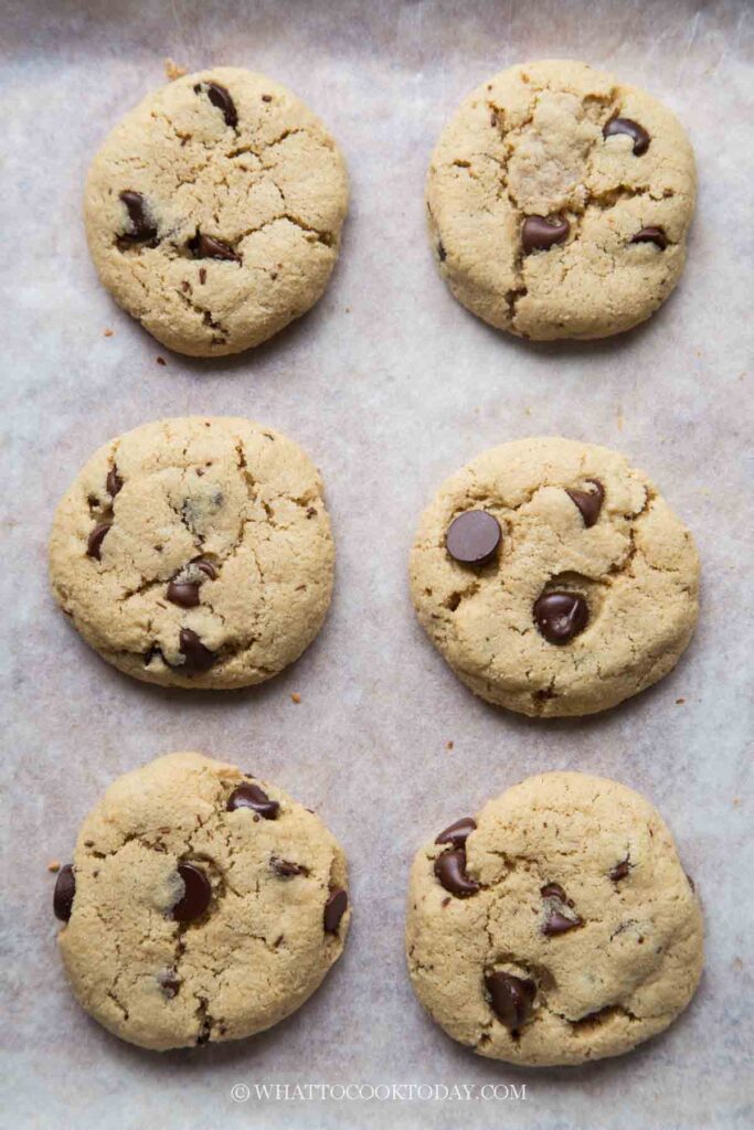 Almond Flour Chocolate Chip Cookies