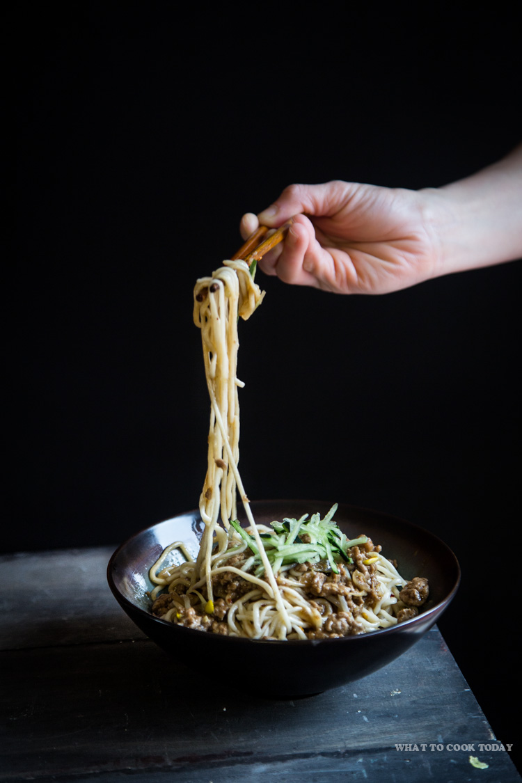 Zha Jiang Mian (Tagliatelle in salsa di fagioli)