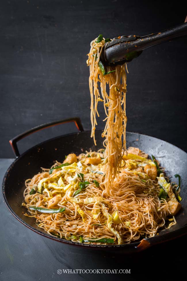 Peranakan Dry Fried Mee Siam (Malay Stir-Fried Rice Vermicelli Noodle)