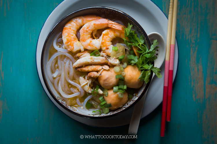 Bánh Canh Cua Tôm (Crab and Shrimp Tapioca Noodle Soup)