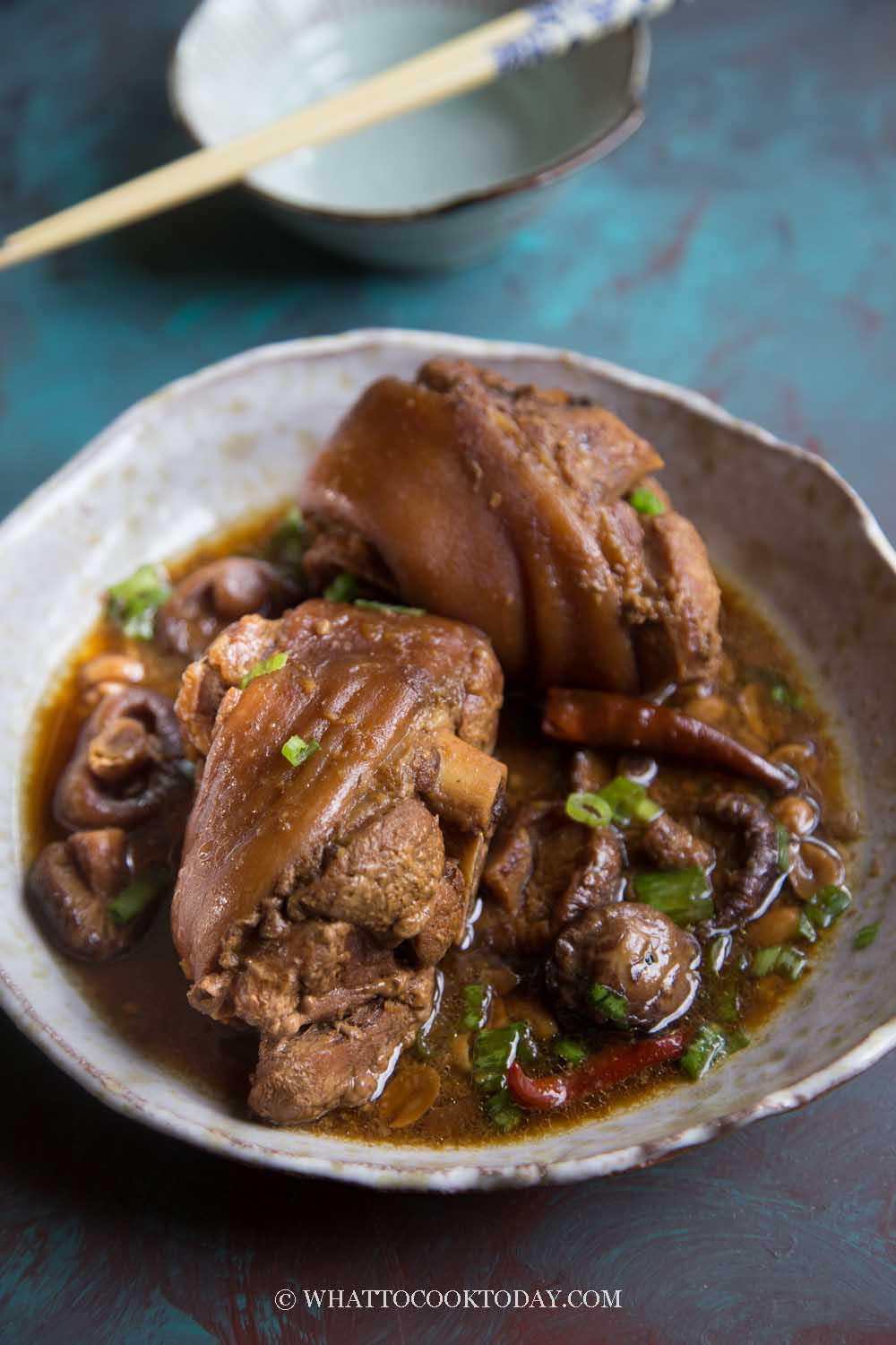 Chinese Braised Pork Hocks with Peanuts (Instant Pot)