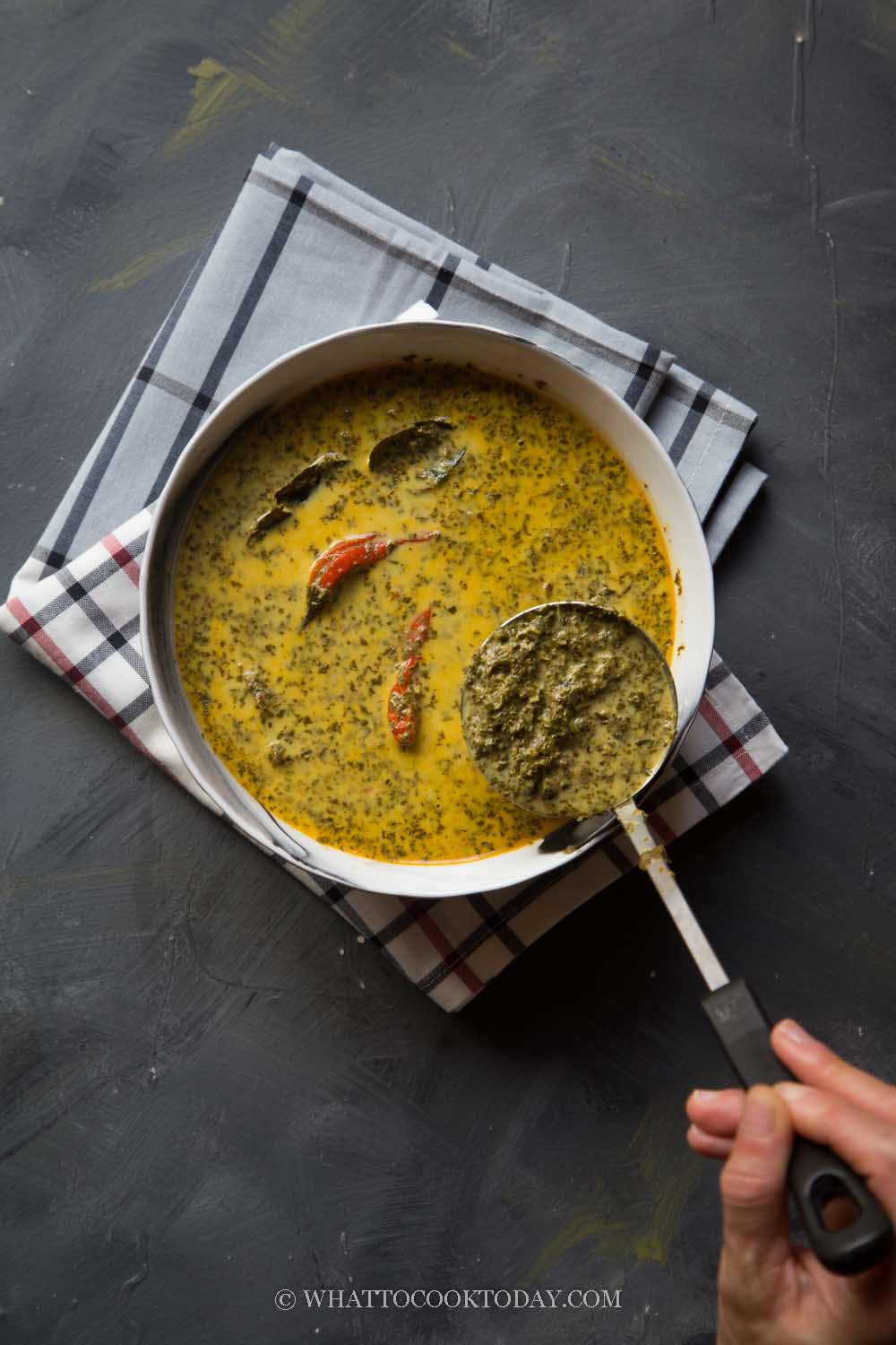 Gulai Daun Ubi Tumbuk (Pucuk Ubi Masak Lemak)