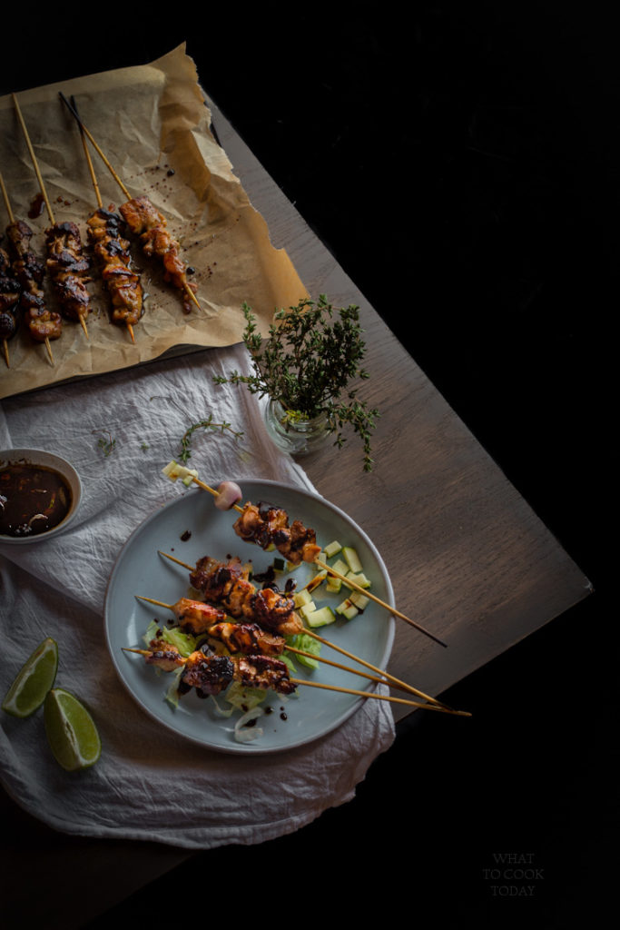 Sate ayam kecap (Chicken satay with sweet sauce)