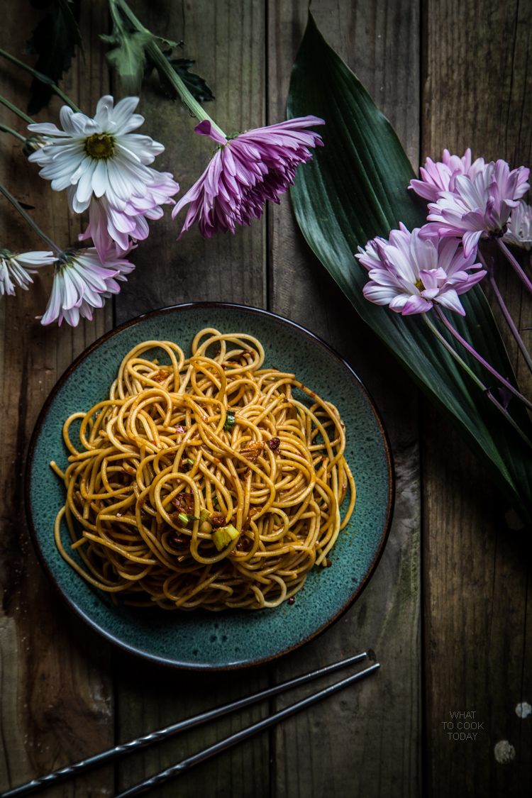 How to make Super simple spicy and tangy noodles. Delicious easy one pan Asian noodle recipe that take you less than 20 minutes from start to finish. Click through for full recipe and step by step instructions