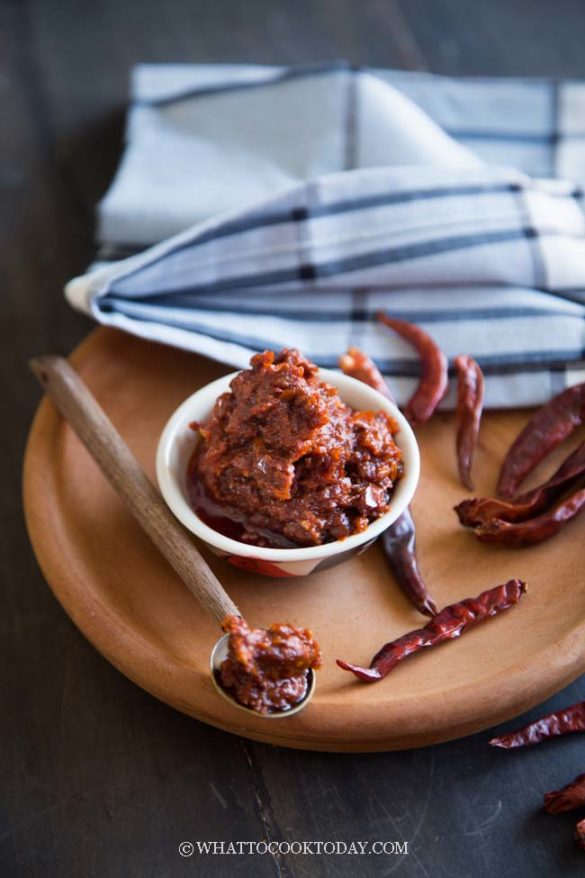 How To Make Basic Dried Chili Paste (Chili Boh / Cabe Giling)