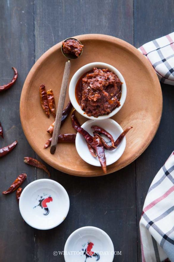 How To Make Basic Dried Chili Paste (Chili Boh / Cabe Giling)