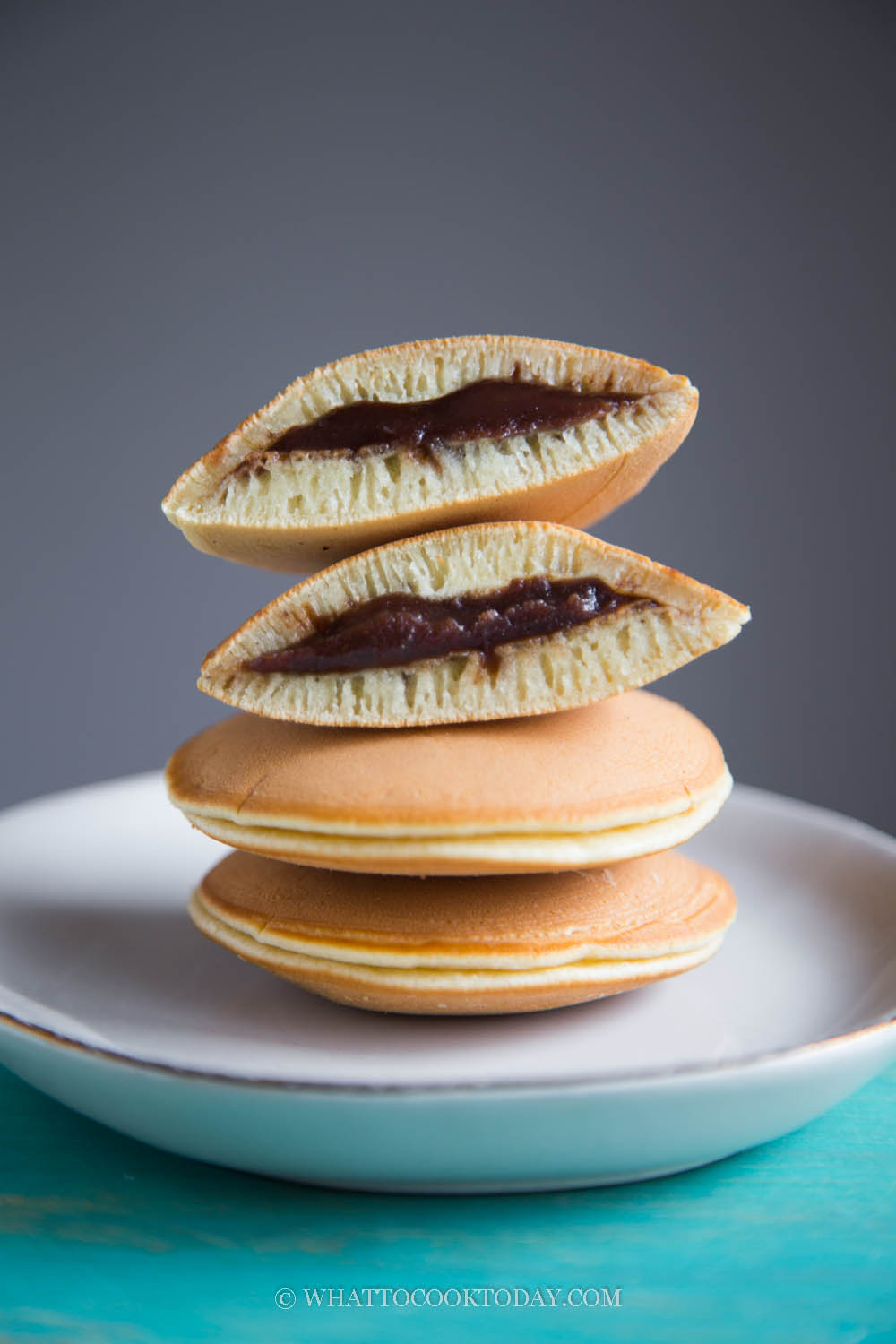 Round-shaped Cake Containing Red Bean Paste, Japanese Sweets Stock Image -  Image of souvenir, baked: 90082907