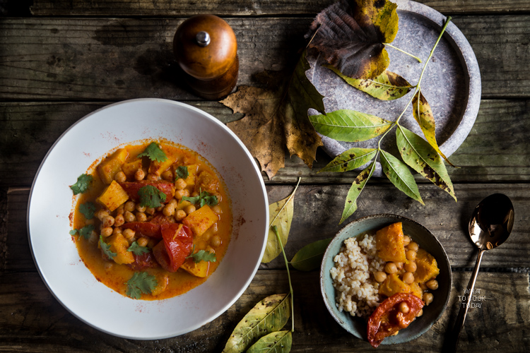 Roasted pumpkin and chickpeas soup
