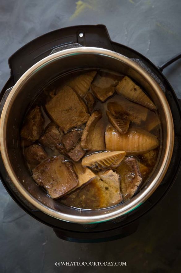 Instant Pot Tau Yew Bak (Braised Pork in Soy Sauce)