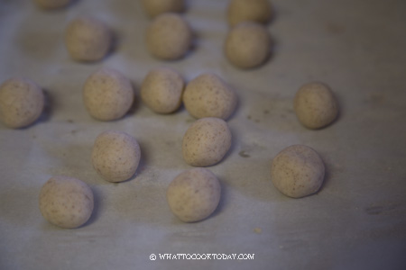 Tang Yuan (Sweet Glutinous Balls Dessert) with Natural Colors - No