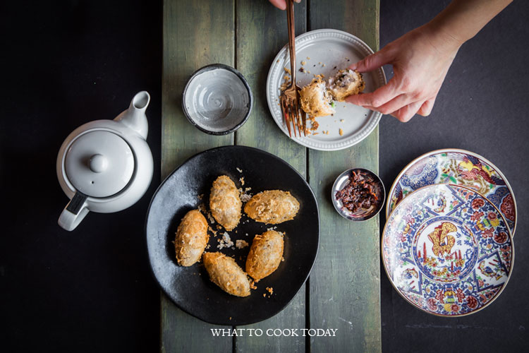 Woo Kok (Fried Taro Puff)