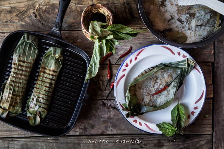 Nasi bakar ayam kemangi (Grilled rice with chicken and basil)