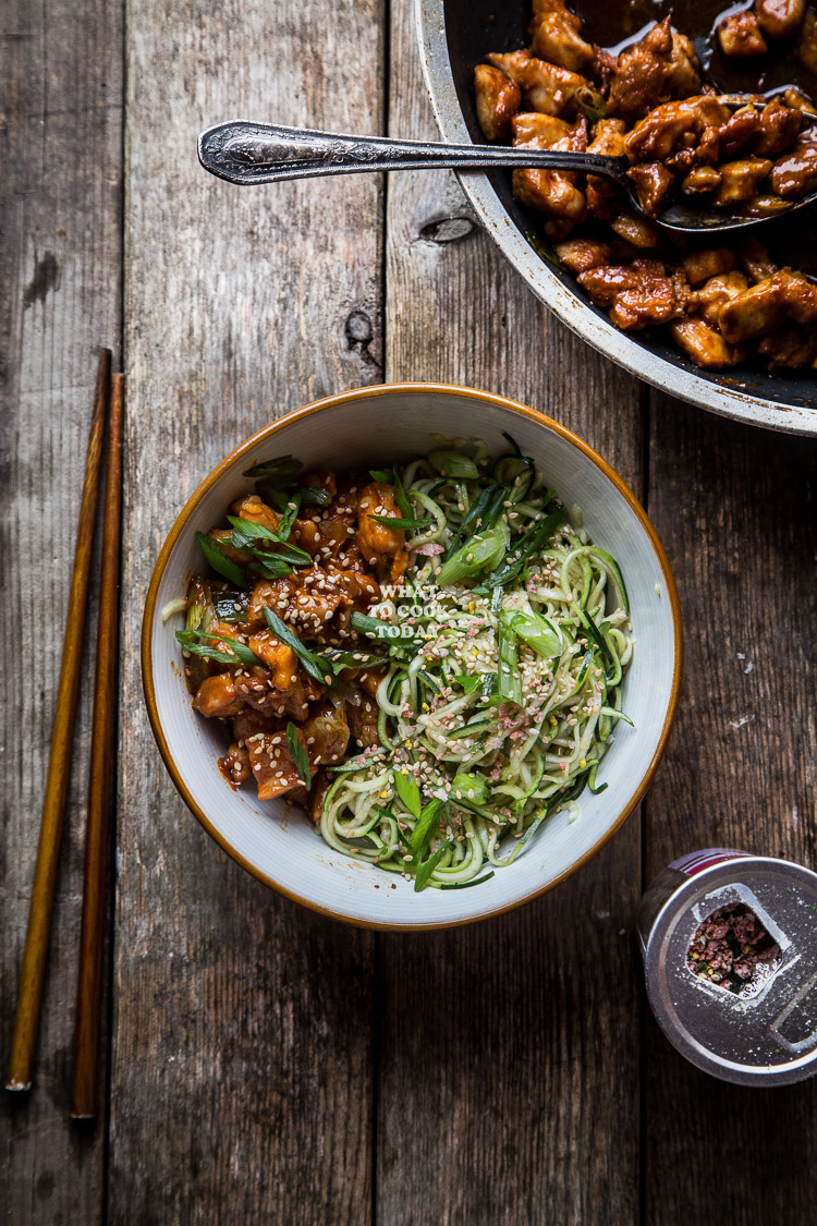 How to make Gochujang Chicken Zoodles. Delicious easy tasty low carb Gochujang Chicken Zoodles recipe. Perfect for weeknight meals. Click through for full recipe and step by step instructions