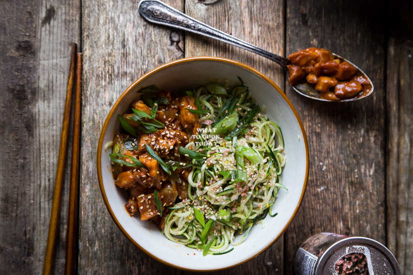 How to make Gochujang Chicken Zoodles. Delicious easy tasty low carb Gochujang Chicken Zoodles recipe. Perfect for weeknight meals. Click through for full recipe and step by step instructions
