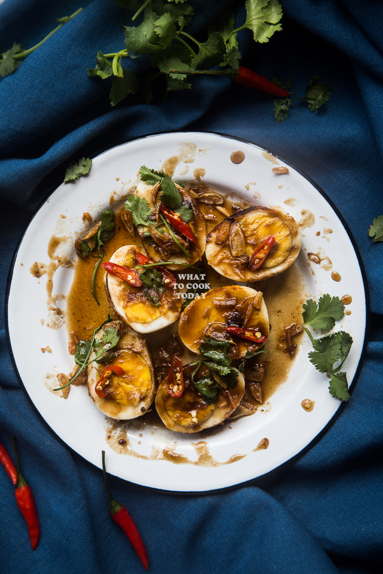 Khai Look Khoey (Thai Son-in-law eggs/Eggs with Tamarind Sauce)