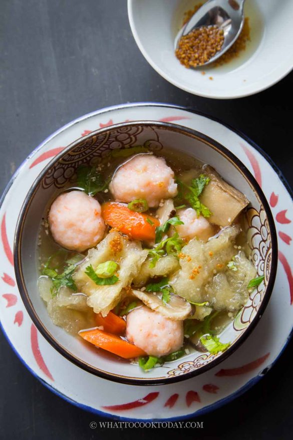 How To Cook Nyonya Fish Maw Soup (Hu Pioh / Yu Piu Soup)