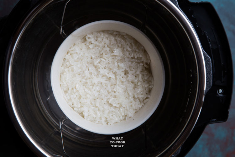 Instant Pot Thai Coconut Mango Sticky Rice (Khao Niao Mamuang)