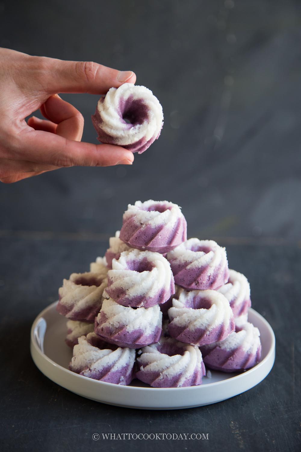 Kuih Puteri Ayu Ubi Ungu / Putu Ayu (Purple Sweet Potato Puteri Ayu)