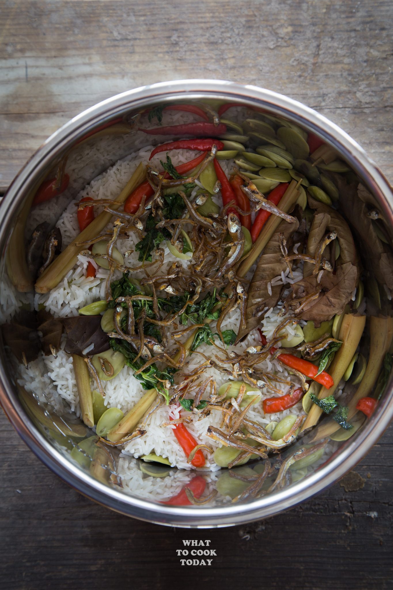 Nasi Liwet Sunda ( Indonesian Aromatic Spiced Coconut Rice)