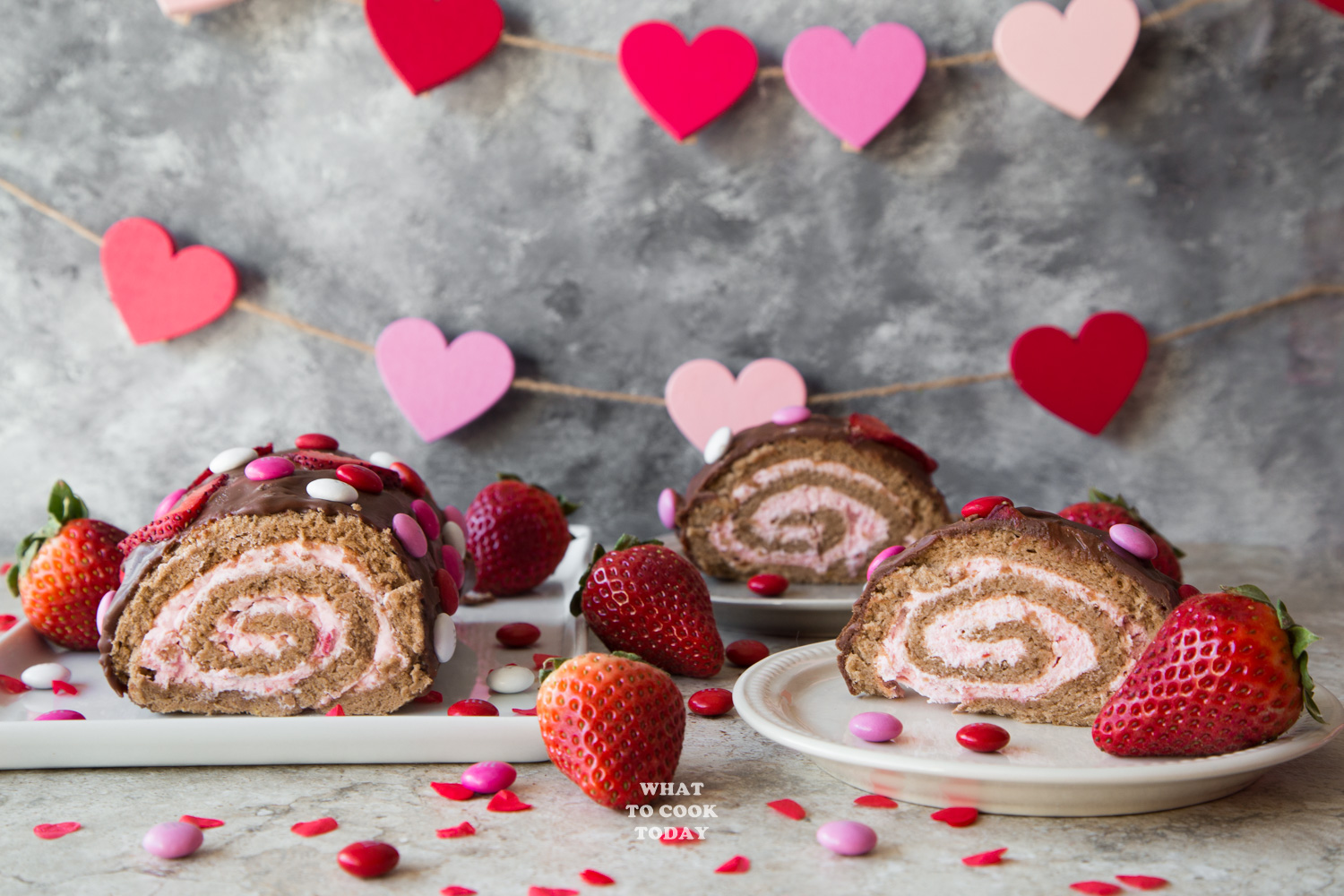 Strawberry Chocolate Swiss Roll #ad #sendsweetness #valentinesdaygift