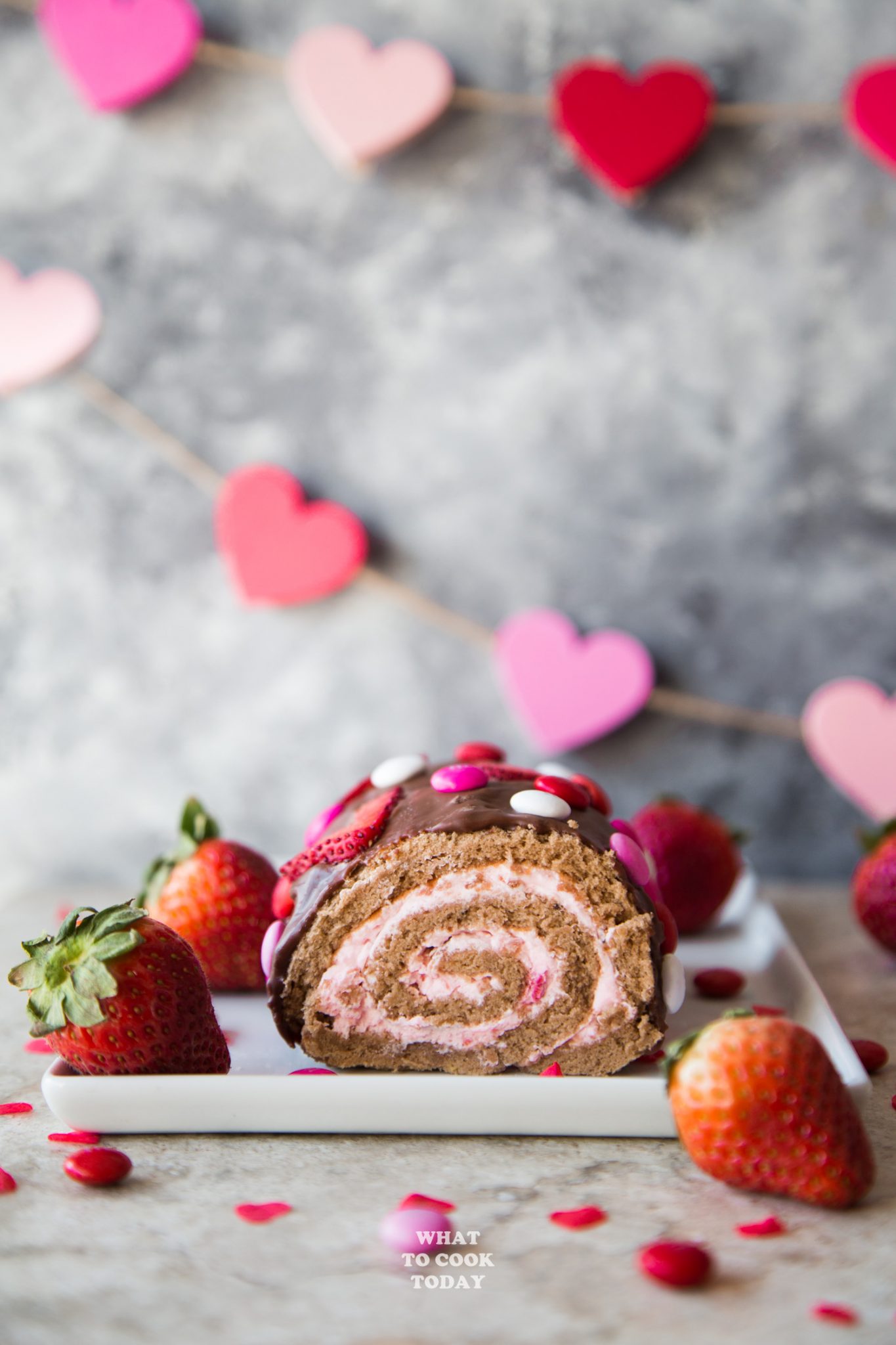 Strawberry Chocolate Swiss Roll #ad #sendsweetness #valentinesdaygift