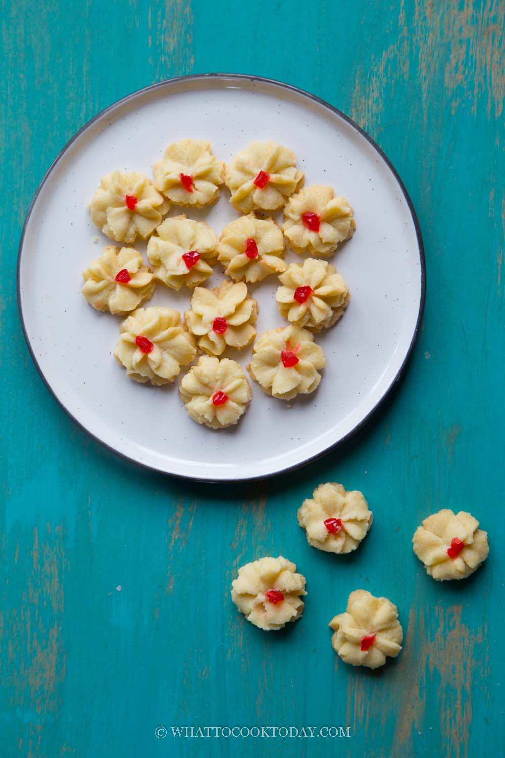 Kuih Dahlia Cherry Butter Cookies( Kuih Semperit/Semprit)