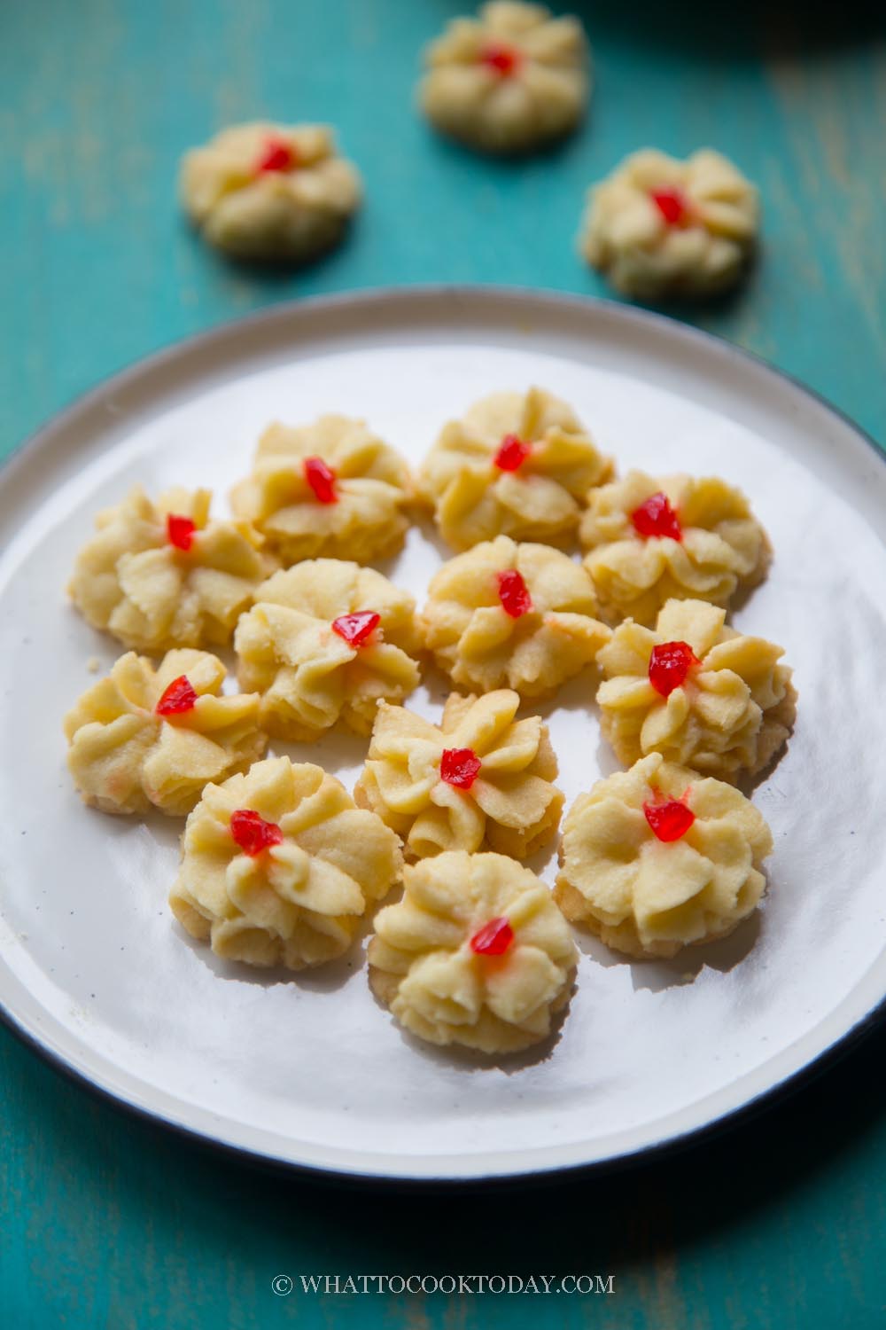 Kuih Dahlia Cherry Butter Cookies( Kuih Semperit/Semprit)