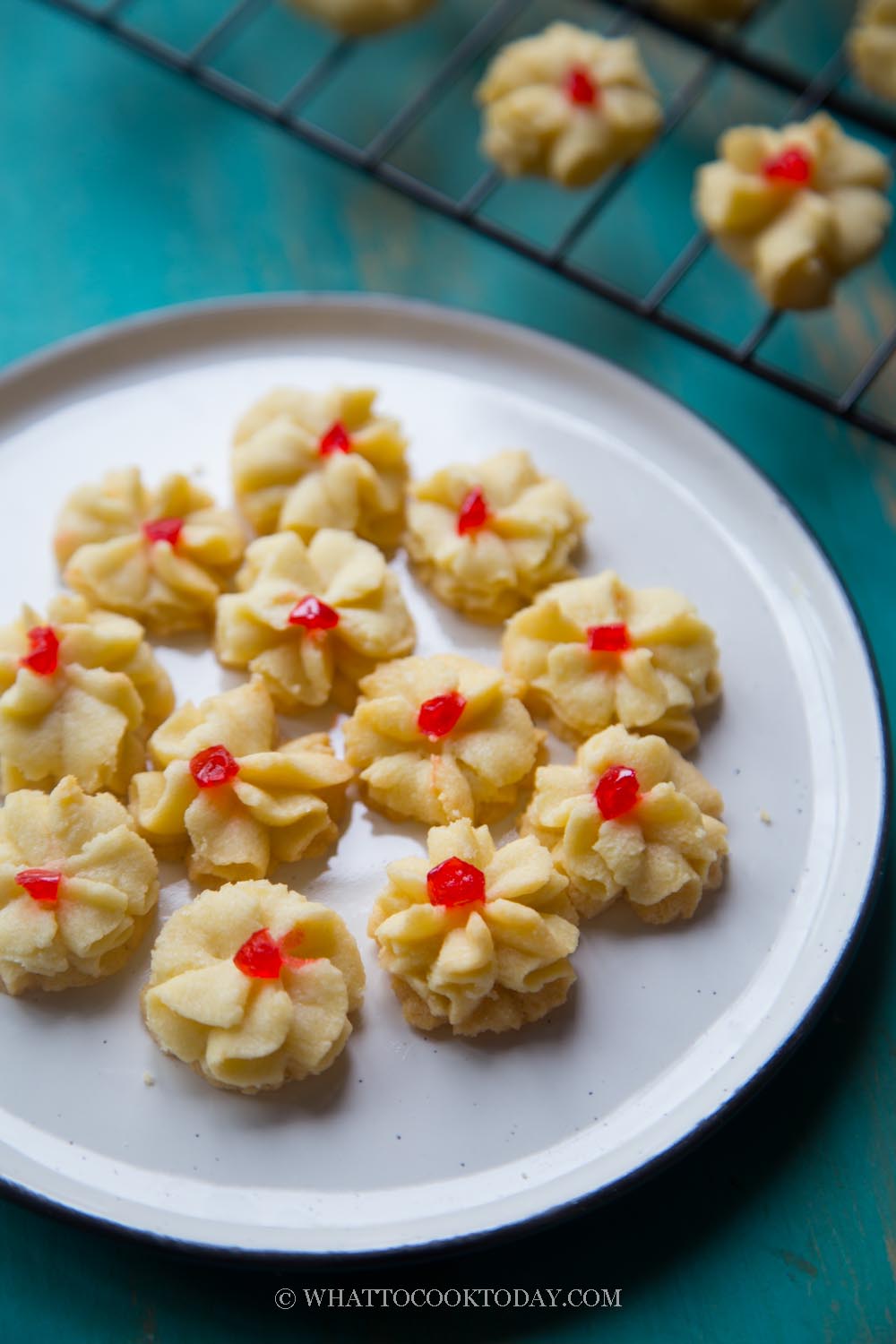 Kuih Dahlia Cherry Butter Cookies( Kuih Semperit/Semprit)