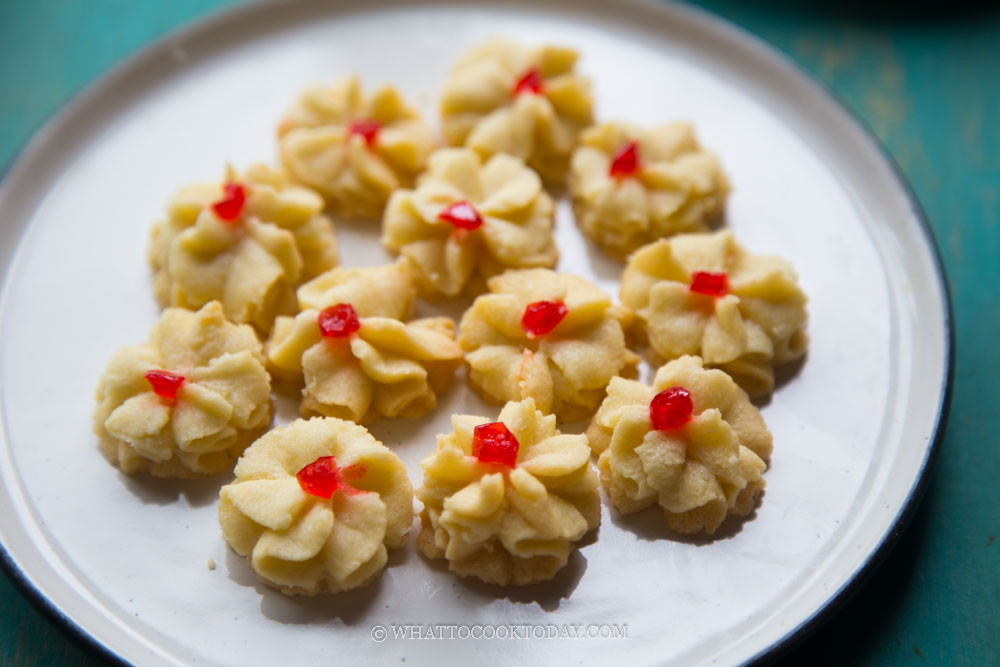 Kuih Dahlia Cherry Butter Cookies( Kuih Semperit/Semprit)